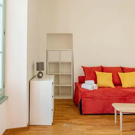 Very central studio a stone's throw from the Nice étoile shopping center Appartamento